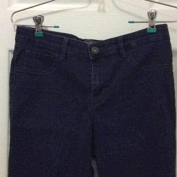 Gloria Vanderbilt Sadie Capri Pants - Picture 2 of 6